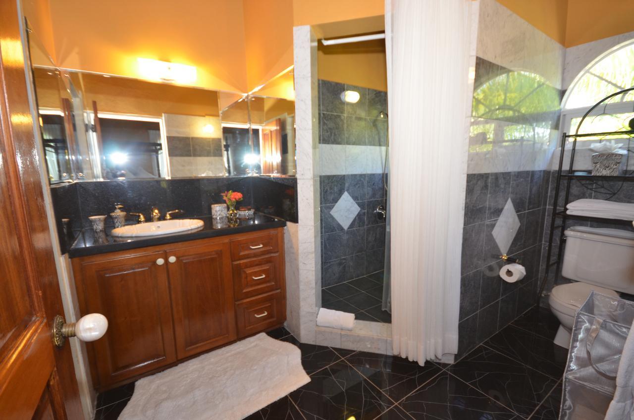 Summerhill Four Bedroom Villa Бухта Монтего Экстерьер фото